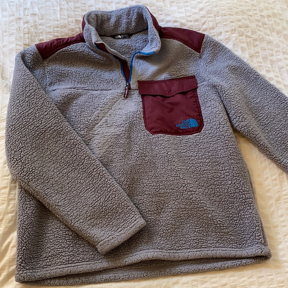 Men’s North Face sweater